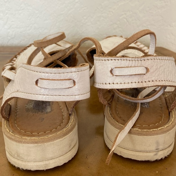 White Tie Lace Up Huaraches with Rose Design Marked Ashley Made in Mexico Sz 9 - Picture 8 of 11